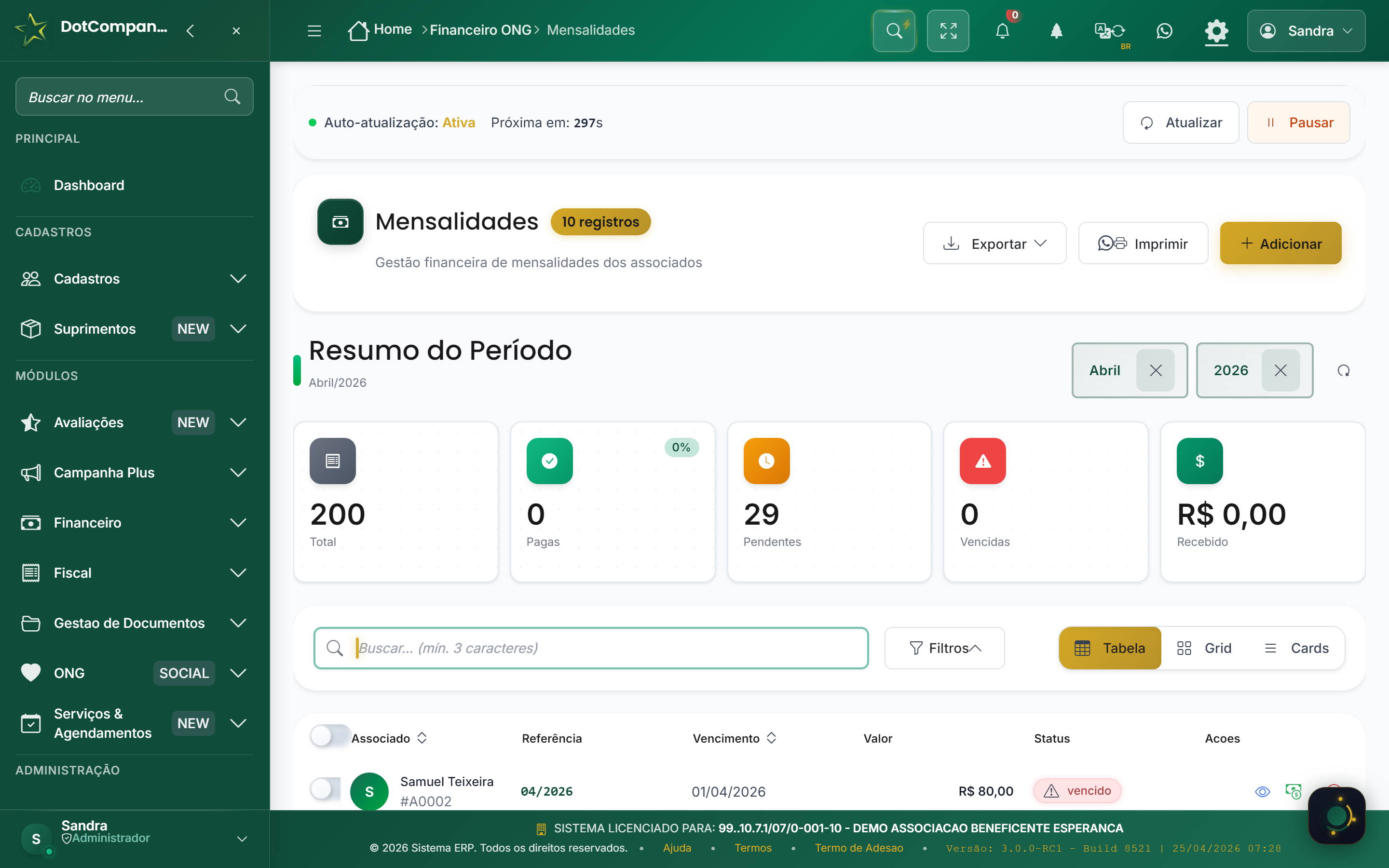 Mensalidades - 200 total, 29 pendentes, gestão financeira de associados com PIX/Boleto